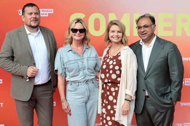 Thomas Lückerath, Sabine Frier, Annette Frier und Walid Nakschbandi beim Sommerfest zum 35-jährigen Bestehen der Film- und Medienstiftung NRW im Park CafÃ . Köln, 17.06.2026 *** Thomas Lückerath, Sabine Frier, Annette Frier, and Walid Nakschbandi at the summer party celebrating the 35th anniversary of the Film and Media Foundation NRW at Park Café in Cologne, June 17, 2026,detected_source_language Foto:xR.xSchmiegeltx xFuturexImagex nrw_sommerfest_6715