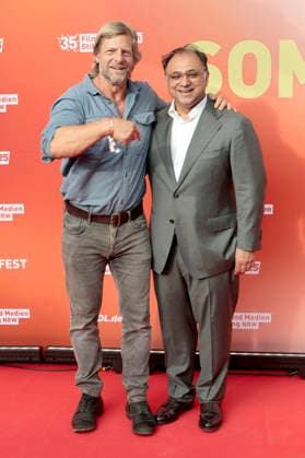 Henning Baum und Walid Nakschbandi beim Sommerfest zum 35-jährigen Bestehen der Film- und Medienstiftung NRW im Park CafÃ . Köln, 17.06.2026 *** Henning Baum and Walid Nakschbandi at the summer celebration marking the 35th anniversary of the Film and Media Foundation NRW at Park Café in Cologne, June 17, 2026,detected_source_language Foto:xR.xSchmiegeltx xFuturexImagex nrw_sommerfest_6725