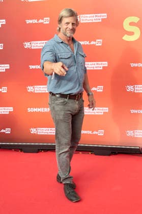 Henning Baum beim Sommerfest zum 35-jährigen Bestehen der Film- und Medienstiftung NRW im Park CafÃ . Köln, 17.06.2026 *** Henning Baum at the summer festival celebrating the 35th anniversary of the Film and Media Foundation NRW at Park Café in Cologne, June 17, 2026,detected_source_language Foto:xR.xSchmiegeltx xFuturexImagex nrw_sommerfest_6728