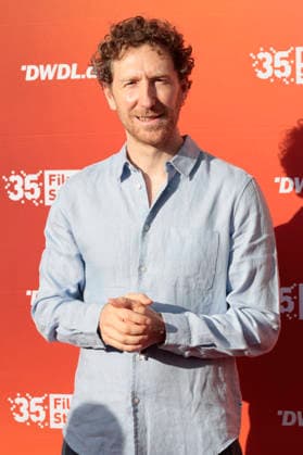 Louis Klamroth beim Sommerfest zum 35-jährigen Bestehen der Film- und Medienstiftung NRW im Park CafÃ . Köln, 17.06.2026 *** Louis Klamroth at the summer festival celebrating the 35th anniversary of the Film and Media Foundation NRW at Park Café in Cologne, June 17, 2026,detected_source_language Foto:xR.xSchmiegeltx xFuturexImagex nrw_sommerfest_6736