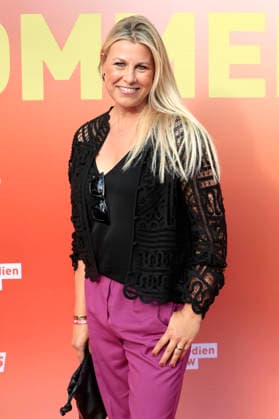 Nadine Krüger beim Sommerfest zum 35-jährigen Bestehen der Film- und Medienstiftung NRW im Park CafÃ . Köln, 17.06.2026 *** Nadine Krüger at the summer party celebrating the 35th anniversary of the Film and Media Foundation NRW at Park Café in Cologne, June 17, 2026,detected_source_language Foto:xR.xSchmiegeltx xFuturexImagex nrw_sommerfest_6739