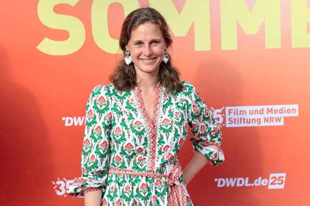 Franziska Hartmann beim Sommerfest zum 35-jährigen Bestehen der Film- und Medienstiftung NRW im Park CafÃ . Köln, 17.06.2026 *** Franziska Hartmann at the summer festival celebrating the 35th anniversary of the Film and Media Foundation NRW at Park Café in Cologne, June 17, 2026,detected_source_language Foto:xR.xSchmiegeltx xFuturexImagex nrw_sommerfest_6745