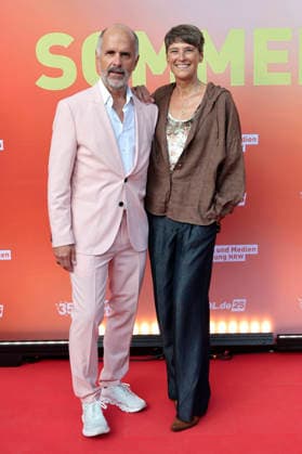 Christoph Maria Herbst mit Ehefrau Gisi Herbst beim Sommerfest zum 35-jährigen Bestehen der Film- und Medienstiftung NRW im Park CafÃ . Köln, 17.06.2026 *** Christoph Maria Herbst with his wife, Gisi Herbst, at the summer celebration marking the 35th anniversary of the Film and Media Foundation NRW at Park Café in Cologne, June 17, 2026,detected_source_language Foto:xR.xSchmiegeltx xFuturexImagex nrw_sommerfest_6754