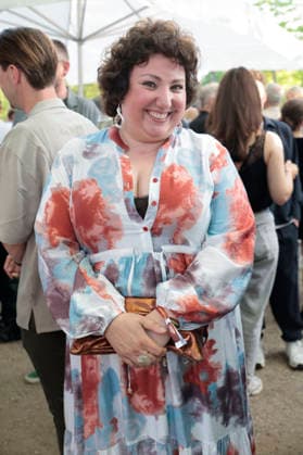 Meltem Kaptan beim Sommerfest zum 35-jährigen Bestehen der Film- und Medienstiftung NRW im Park CafÃ . Köln, 17.06.2026 *** Meltem Kaptan at the summer festival celebrating the 35th anniversary of the Film and Media Foundation NRW at Park Café in Cologne, June 17, 2026,detected_source_language Foto:xR.xSchmiegeltx xFuturexImagex nrw_sommerfest_6789