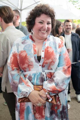 Meltem Kaptan beim Sommerfest zum 35-jährigen Bestehen der Film- und Medienstiftung NRW im Park CafÃ . Köln, 17.06.2026 *** Meltem Kaptan at the summer festival celebrating the 35th anniversary of the Film and Media Foundation NRW at Park Café in Cologne, June 17, 2026,detected_source_language Foto:xR.xSchmiegeltx xFuturexImagex nrw_sommerfest_6790