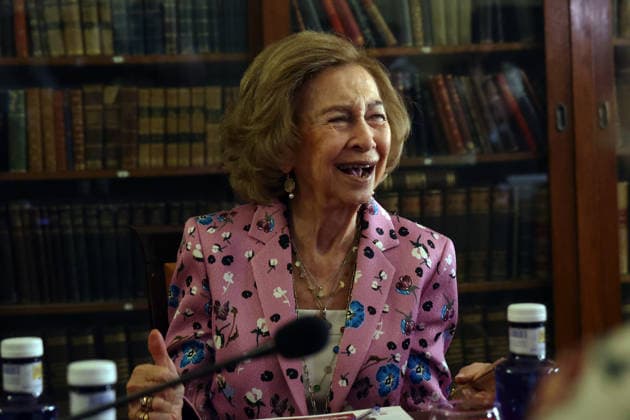Queen Sofía presides over the meeting with the Board of Trustees of the Spanish Kidney Foundation and the presentation of the Ínigo Álvarez de Toledo Awards. Queen Sofía during the meeting with the Board of Trustees of the Spanish Kidney Foundation at the Royal National Academy of Medicine, on June 18, 2026, in Madrid, Spain. The awards, now in their 38th year, aim to promote nephrology research in Spain, and are the highest honor awarded in our country for research related to kidney disease BOARD OF TRUSTEES SPANISH KIDNEY FOUNDATION QUEEN ROYALTY Ángel Díaz Brin Madrid Madrid, Spain,detected_source_language  Copyright: xÃngelxDiazxBrinasx 7605802