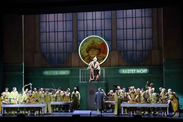 Martin G. Berger (oben, in Vertretung szenisch als Peter der Erste, Peter Michaelow) und Ensemble während der Fotoprobe für Zar und Zimmermann in der Deutschen Oper in Berlin, 17. Juni 2026. Komische Oper in drei Akten von Albert Lortzing. Musikalische Leitung Antonello Manacorda. Inszenierung Martin G. Berger. Bühne Sarah-Katharina Karl. Kostüme Esther Bialas. Premiere ist am 20. Juni 2026. Deutsche Oper Berlin Zar und Zimmermann *** Martin G. Berger (top), standing in for the role of Peter the First, Peter Michaelow, and the ensemble during the photo rehearsal for The Tsar and the Carpenter at the Deutsche Oper in Berlin, June 17, 2026 Comic opera in three acts by Albert Lortzing Musical direction