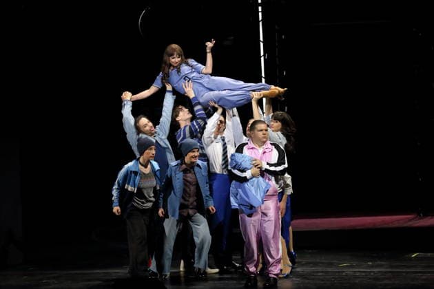 Nadja Mchantaf (als Marie) und Philipp Kapeller (rechts als Peter Iwanow) sowie Ensemble während der Fotoprobe für Zar und Zimmermann in der Deutschen Oper in Berlin, 17. Juni 2026. Komische Oper in drei Akten von Albert Lortzing. Musikalische Leitung Antonello Manacorda. Inszenierung Martin G. Berger. Bühne Sarah-Katharina Karl. Kostüme Esther Bialas. Premiere ist am 20. Juni 2026. Deutsche Oper Berlin Zar und Zimmermann *** Nadja Mchantaf as Marie and Philipp Kapeller (right) as Peter Iwanow, along with the ensemble, during the photo rehearsal for The Tsar and the Carpenter at the Deutsche Oper in Berlin, June 17, 2026 Comic opera in three acts by Albert Lortzing Musical direction by Antonello Manacorda Staged by Martin G. Berger