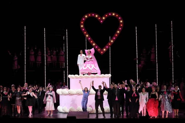 Ensemble während der Fotoprobe für Zar und Zimmermann in der Deutschen Oper in Berlin, 17. Juni 2026. Komische Oper in drei Akten von Albert Lortzing. Musikalische Leitung Antonello Manacorda. Inszenierung Martin G. Berger. Bühne Sarah-Katharina Karl. Kostüme Esther Bialas. Premiere ist am 20. Juni 2026. Deutsche Oper Berlin Zar und Zimmermann *** The ensemble during the photo shoot for The Tsar and the Carpenter at the Deutsche Oper in Berlin, June 17, 2026 Comic opera in three acts by Albert Lortzing Musical direction by Antonello Manacorda Direction by Martin G. Berger Set design by Sarah Katharina Karl Costume design by Esther Bialas Premiere on June 20, 2026 at the Deutsche Oper Berlin Zar und Zimmermann,detected_source_langua