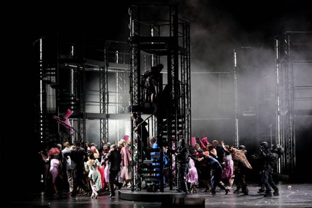 Ensemble während der Fotoprobe für Zar und Zimmermann in der Deutschen Oper in Berlin, 17. Juni 2026. Komische Oper in drei Akten von Albert Lortzing. Musikalische Leitung Antonello Manacorda. Inszenierung Martin G. Berger. Bühne Sarah-Katharina Karl. Kostüme Esther Bialas. Premiere ist am 20. Juni 2026. Deutsche Oper Berlin Zar und Zimmermann *** The ensemble during the photo shoot for The Tsar and the Carpenter at the Deutsche Oper in Berlin, June 17, 2026 Comic opera in three acts by Albert Lortzing Musical direction by Antonello Manacorda Direction by Martin G. Berger Set design by Sarah Katharina Karl Costume design by Esther Bialas Premiere on June 20, 2026 at the Deutsche Oper Berlin Zar und Zimmermann,detected_source_langua