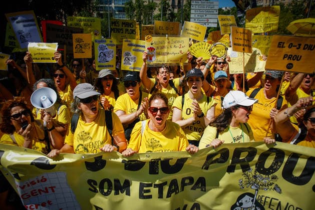 Protest by early childhood educators (ages 0–3) in Barcelona Early childhood educators (ages 0–3) during a protest in support of the strike by early childhood educators (ages 0–3) in Catalonia, on June 18, 2026, in Barcelona, Catalonia, Spain. Workers in the 0–3 age group in Catalonia are protesting low wages, high job insecurity, and high student-to-teacher ratios. They are calling for working conditions to be brought in line with those in other educational stages, more public funding, and full recognition of the 0–3 age group as part of the education system and not merely as a childcare service. JUNE 18, 2026 Kike Rincó Spain,detected_source_language  Copyright: xKikexRinconx 7606289