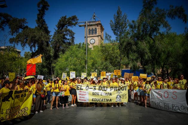 Protest by early childhood educators (ages 0–3) in Barcelona Early childhood educators (ages 0–3) during a protest in support of the strike by early childhood educators (ages 0–3) in Catalonia, on June 18, 2026, in Barcelona, Catalonia, Spain. Workers in the 0–3 age group in Catalonia are protesting low wages, high job insecurity, and high student-to-teacher ratios. They are calling for working conditions to be brought in line with those in other educational stages, more public funding, and full recognition of the 0–3 age group as part of the education system and not merely as a childcare service. JUNE 18, 2026 Kike Rincó Spain,detected_source_language  Copyright: xKikexRinconx 7606294