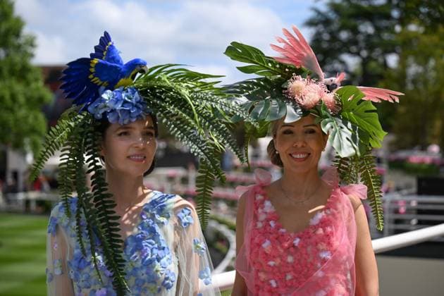 Royal Ascot 2026 BERKSHIRE, UNITED KINGDOM - JUNE 18: Visitors wearing elaborate hats and elegant outfits attend the third day of the traditional Royal Ascot horse racing event, held in the United Kingdom since 1711, at Ascot Racecourse in Berkshire, United Kingdom on June 18, 2026. Rasid Necati Aslim Anadolu Berkshire United Kingdom. Editorial use only. Please get in touch for any other usage.  Copyright: x2026xAnadoluxRasidxNecatixAslimx
