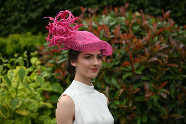 Royal Ascot 2026 BERKSHIRE, UNITED KINGDOM - JUNE 18: Visitors wearing elaborate hats and elegant outfits attend the third day of the traditional Royal Ascot horse racing event, held in the United Kingdom since 1711, at Ascot Racecourse in Berkshire, United Kingdom on June 18, 2026. Rasid Necati Aslim Anadolu Berkshire United Kingdom. Editorial use only. Please get in touch for any other usage.  Copyright: x2026xAnadoluxRasidxNecatixAslimx
