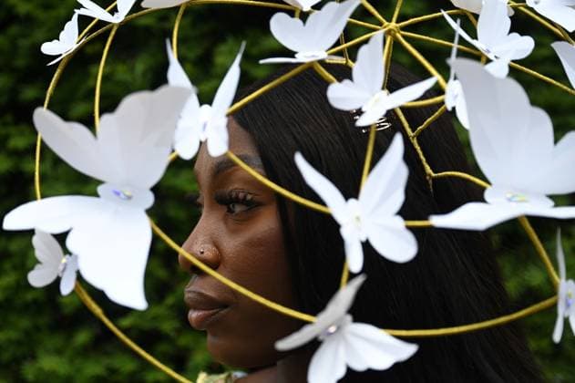 Royal Ascot 2026 BERKSHIRE, UNITED KINGDOM - JUNE 18: Visitors wearing elaborate hats and elegant outfits attend the third day of the traditional Royal Ascot horse racing event, held in the United Kingdom since 1711, at Ascot Racecourse in Berkshire, United Kingdom on June 18, 2026. Rasid Necati Aslim Anadolu Berkshire United Kingdom. Editorial use only. Please get in touch for any other usage.  Copyright: x2026xAnadoluxRasidxNecatixAslimx