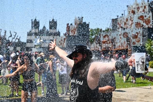 Hellfest Festival PHOTOPQR OUEST FRANCE Franck Dubray Clisson June 18, 2026 Hellfest Metal Music Festival in Clisson A water curtain to combat the heat wave Photo by Franck Dubray Atmosphere at the Hellfest Festival in Clisson on June 18, 2026 Clisson, France,detected_source_language  Copyright: xPHOTOPQR OUESTxFRANCE MAXPPPxFranckxDubrayx 20260618OFR2090 20260618OFR2090