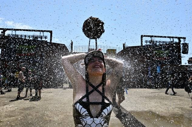 Hellfest Festival PHOTOPQR OUEST FRANCE Franck Dubray Clisson June 18, 2026 Hellfest Metal Music Festival in Clisson A water curtain to combat the heat wave Photo by Franck Dubray Atmosphere at the Hellfest Festival in Clisson on June 18, 2026 Clisson, France,detected_source_language  Copyright: xPHOTOPQR OUESTxFRANCE MAXPPPxFranckxDubrayx 20260618OFR2092 20260618OFR2092