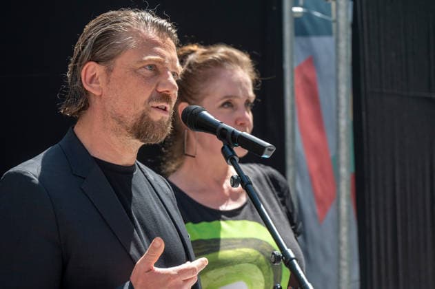Muenchen bei der Praesentation des Bauzaunes, Start in die Bauphase, es spicht Marek Wiechers, Kulturreferent *** Munich, at the unveiling of the construction fence; the start of the construction phase; Marek Wiechers, Director of Cultural Affairs, speaks,detected_source_language