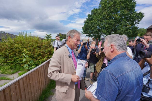 Makerfield by-election in United Kingdom ASHTON-IN-MAKERFIELD, UNITED KINGDOM - JUNE 18: Leader of the Restore Britain Rupert Lowe speaks to local residents during the Makerfield by-election on June 18, 2026, in Ashton in Makerfield, United Kingdom. Loannis Alexopoulos Anadolu Ashton in Makerfield United Kingdom. Editorial use only. Please get in touch for any other usage.  Copyright: x2026xAnadoluxLoannisxAlexopoulosx