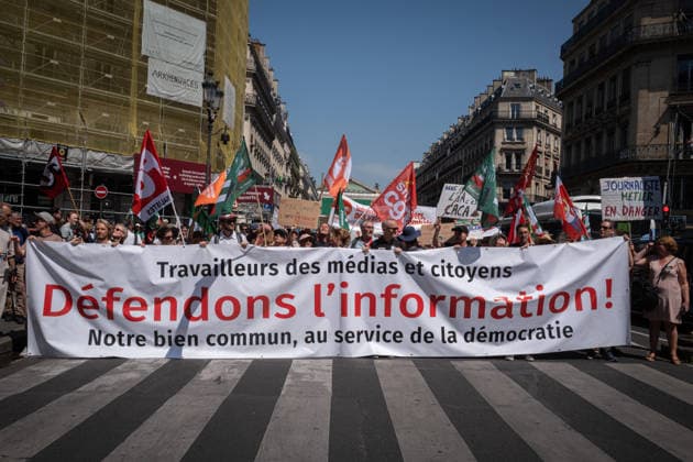 Several hundred journalists and media professionals marched from Place de la Bourse to the Ministry of Culture in Paris to raise public awareness about the crisis facing the industry, amid a growing number of layoffs, a faltering business model, and upheavals linked to AI. - 18 06 2026 - France Paris -  OlivierxDonnarsx xLexPictorium LePictorium_0336622