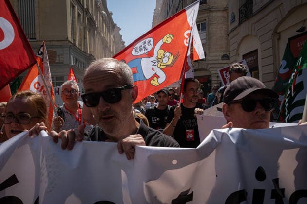 Several hundred journalists and media professionals marched from Place de la Bourse to the Ministry of Culture in Paris to raise public awareness about the crisis facing the industry, amid a growing number of layoffs, a faltering business model, and upheavals linked to AI. - 18 06 2026 - France Paris -  OlivierxDonnarsx xLexPictorium LePictorium_0336649