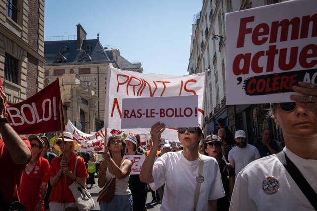 Several hundred journalists and media professionals marched from Place de la Bourse to the Ministry of Culture in Paris to raise public awareness about the crisis facing the industry, amid a growing number of layoffs, a faltering business model, and upheavals linked to AI. - 18 06 2026 - France Paris -  OlivierxDonnarsx xLexPictorium LePictorium_0336650