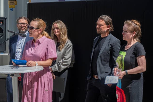 Muenchen bei der Praesentation des Bauzaunes, Start in die Bauphase, es spicht Dr. Inken Wuttke, Kommunalreferat *** Munich