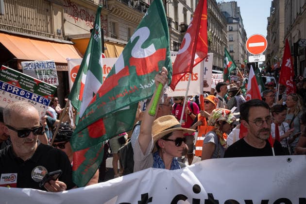 Several hundred journalists and media professionals marched from Place de la Bourse to the Ministry of Culture in Paris to raise public awareness about the crisis facing the industry, amid a growing number of layoffs, a faltering business model, and upheavals linked to AI. - 18 06 2026 - France Paris -  OlivierxDonnarsx xLexPictorium LePictorium_0336657