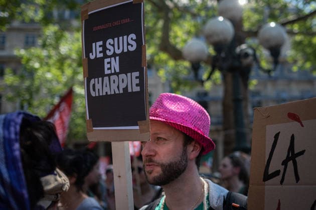 Several hundred journalists and media professionals marched from Place de la Bourse to the Ministry of Culture in Paris to raise public awareness about the crisis facing the industry, amid a growing number of layoffs, a faltering business model, and upheavals linked to AI. - 18 06 2026 - France Paris -  OlivierxDonnarsx xLexPictorium LePictorium_0336668