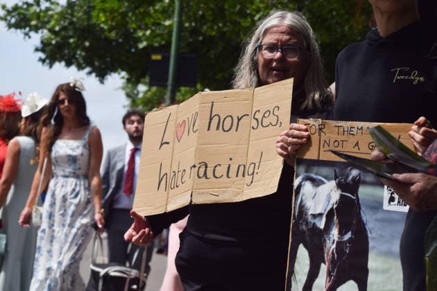June 18, 2026, Ascot, England, United Kingdom: Animal rights activists from the group Animal Aid stage a protest outside Ascot Racecourse during Royal Ascot 2026, calling for an end to horse racing. Campaigners say that over 200 racehorses die each year in the UK. Ascot United Kingdom  - ZUMAv130 20260618_zip_v130_004 Copyright: xVukxValcicx