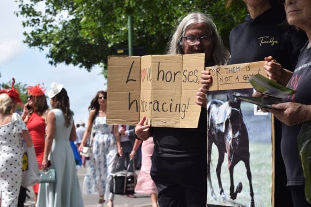 June 18, 2026, Ascot, England, United Kingdom: Animal rights activists from the group Animal Aid stage a protest outside Ascot Racecourse during Royal Ascot 2026, calling for an end to horse racing. Campaigners say that over 200 racehorses die each year in the UK. Ascot United Kingdom  - ZUMAv130 20260618_zip_v130_005 Copyright: xVukxValcicx