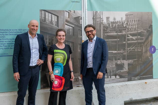 Muenchen bei der Praesentation des Bauzaunes, Start in die Bauphase, v. l. Moritz Auer, Architekt, Dr.-Ing. Jeanne-Marie Ehbauer, Dr. Markus Speidel, Direktor Stadtmuseum *** Munich, at the unveiling of the construction fence, marking the start of the construction phase; from left