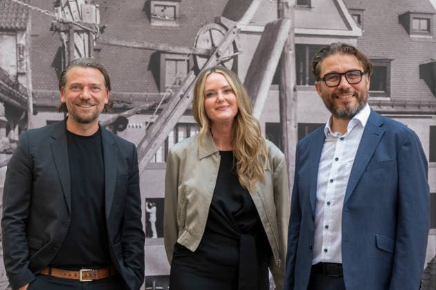 Muenchen bei der Praesentation des Bauzaunes, Start in die Bauphase, v. l. Marek Wiechers, Kulturreferent, 2. Buergermeisterin Mona Fuchs , Dr. Markus Speidel, Direktor Stadtmuseum *** Munich at the unveiling of the construction fence, marking the start of the construction phase; from left