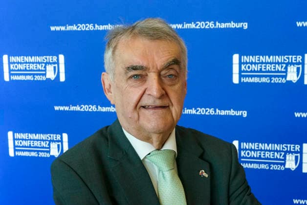CNTV INNENMINISTER- Herbert Reul Politiker der CDU Innenminister des Landes Nordrhein-Westfalen zu Gast auf der 225.Sitzung der Staendigen Konferenz der Innenminister und Senatoren der Laender am 18. Juni 2026 im Congress Center Hamburg Hamburg Deutschland *** CNTV
