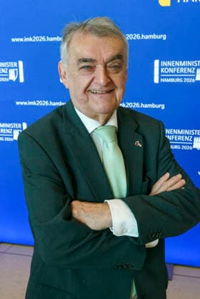 CNTV INNENMUNISTER- Herbert Reul Politiker der CDU Innenminister des Landes Nordrhein-Westfalen zu Gast auf der 225.Sitzung der Staendigen Konferenz der Innenminister und Senatoren der Laender am 18. Juni 2026 im Congress Center Hamburg Hamburg Deutschland *** CNTV
