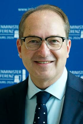 CNTV INNENMUNISTER- Alexander Dobrindt ist ein deutscher CSU Politiker Bundesminister des Innern zu Gast auf der 225.Sitzung der Staendigen Konferenz der Innenminister und Senatoren der Laender am 18. Juni 2026 im Congress Center Hamburg Hamburg Deutschland *** CNTV