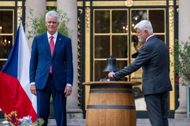 News Bilder des Tages A reception marking the 250th anniversary of U.S. independence, hosted by U.S. Ambassador to Prague Nicholas Merrick (left), was held in Prague, Czech Republic, on June 18, 2026. On the right side is seen Czech President Petr Pavel. (CTKxPhoto OndrejxDeml) CTKPhotoP2026061807808  CTKPhotoP2026061807808