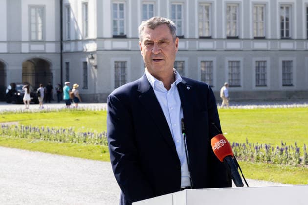 Munich, Bavaria, Germany - June 18, 2026: Dr. Markus Söder (CSU, Minister-President of Bavaria). Press conference held by the top sports federations in front of Nymphenburg Palace to present Munich™s expanded bid proposal, as well as the unique features and opportunities the state capital offers as a national candidate for the Summer Olympic Games *** Dr. Markus Söder (CSU, Ministerpräsident Bayern) . Pressekonferenz der Spitzensportverbände vor Schloss Nymphenburg zur Vorstellung des erweiterten Münchner Bewerbungskonzepts sowie der Besonderheiten und Chancen der Landeshauptstadt als nationaler Bewerber für die Olympischen Sommerspiele