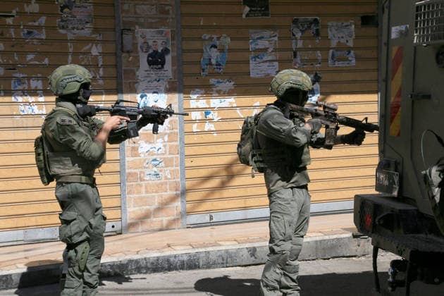 June 18, 2026, Nablus, West Bank, Palestine: An Israeli soldier aims his weapon during a raid on the Balata refugee camp east of Nablus in the West Bank. Israeli forces raided the central market during a security operation. Palestinian sources said that the army arrested seven Palestinians from various neighborhoods in Nablus and its surrounding refugee camps. Nablus Palestine - ZUMAs197 20260618_aaa_s197_021 Copyright: xNasserxishatyehx