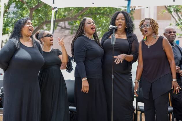 June 18, 2026, Tampa, Florida, USA: The Tampa Bay Juneteenth Coalition Community Choir performs for the crowd during the annual Juneteenth Flag-Raising ceremony outside the Fred B. Karl County Center on Thursday, June 18, 2026, in Tampa. Tampa USA - ZUMAs70_ 20260618_zan_s70_007 Copyright: xJeffereexWoox