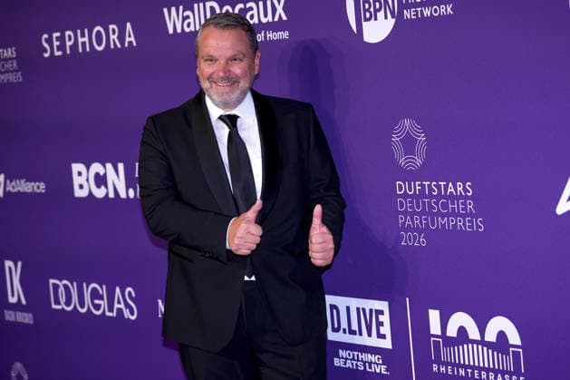 18.06.2026, Udo Heuser (Geschäftsführer Wiesbadener Nobilis Group und President Fragrance Foundation Germany) auf dem Purple Carpet bei den Verleihung des DUFTSTARS Award in den Rheinterrassen Düsseldorf. Der Deutscher Parfumpreis DUFTSTARS 2026 zählen zu den renommiertesten Beautyawards und Duft-Awards Deutschlands. Nordrhein-Westfalen Deutschland *** June 18, 2026, Udo Heuser, Managing Director of the Wiesbaden-based Nobilis Group and President of the Fragrance Foundation Germany, on the Purple Carpet at the DUFTSTARS Awards ceremony at the Rheinterrassen in Düsseldorf. The German perfume award DUFTSTARS 2026 is one of the most prestigious beauty and fragrance awards in Germany, North Rhine-Westphalia Germany,detected_source_language