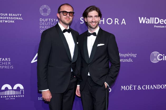 18.06.2026, Philipp Hehmann (Influencer) zusammen mit Philip Deml (Influencer) auf dem Purple Carpet bei den Verleihung des DUFTSTARS Award in den Rheinterrassen Düsseldorf. Der Deutscher Parfumpreis DUFTSTARS 2026 zählen zu den renommiertesten Beautyawards und Duft-Awards Deutschlands. Nordrhein-Westfalen Deutschland *** June 18, 2026, Influencer Philipp Hehmann, together with influencer Philip Deml, on the Purple Carpet at the DUFTSTARS Awards ceremony at the Rheinterrassen in Düsseldorf. The German perfume award DUFTSTARS 2026 is one of the most prestigious beauty and fragrance awards in Germany, North Rhine-Westphalia, Germany,detected_source_language