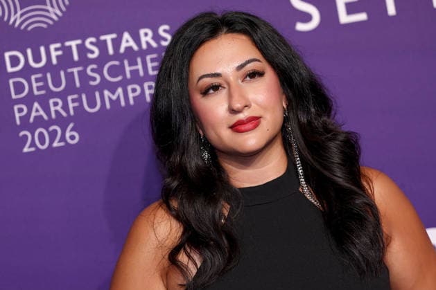 18.06.2026, Fari (BuonProfumo) (Influencer Parfüminfluencerin) auf dem Purple Carpet bei den Verleihung des DUFTSTARS Award in den Rheinterrassen Düsseldorf. Der Deutscher Parfumpreis DUFTSTARS 2026 zählen zu den renommiertesten Beautyawards und Duft-Awards Deutschlands. Nordrhein-Westfalen Deutschland *** June 18, 2026, Fari BuonProfumo, a perfume influencer, on the Purple Carpet at the DUFTSTARS Awards ceremony at the Rheinterrassen in Düsseldorf. The German perfume award DUFTSTARS 2026 is one of the most prestigious beauty and fragrance awards in Germany, North Rhine-Westphalia, Germany,detected_source_language