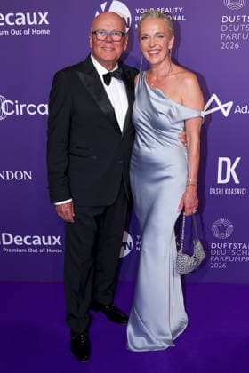 18.06.2026, Wolfgang und Gina Drewalowski (Model und Influencerin) auf dem Purple Carpet bei den Verleihung des DUFTSTARS Award in den Rheinterrassen Düsseldorf. Der Deutscher Parfumpreis DUFTSTARS 2026 zählen zu den renommiertesten Beautyawards und Duft-Awards Deutschlands. Nordrhein-Westfalen Deutschland *** June 18, 2026, Wolfgang and Gina Drewalowski, model and influencer, on the Purple Carpet at the DUFTSTARS Awards ceremony at the Rheinterrassen in Düsseldorf. The German perfume award DUFTSTARS 2026 is one of the most prestigious beauty and fragrance awards in Germany, North Rhine-Westphalia, Germany,detected_source_language