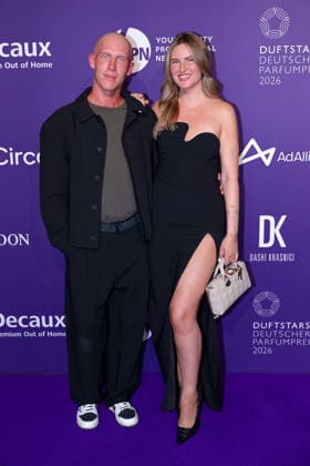 18.06.2026, Tobias Wolf (Influencer) zusammen mit Maren Wolf (Influencerin) auf dem Purple Carpet bei den Verleihung des DUFTSTARS Award in den Rheinterrassen Düsseldorf. Der Deutscher Parfumpreis DUFTSTARS 2026 zählen zu den renommiertesten Beautyawards und Duft-Awards Deutschlands. Nordrhein-Westfalen Deutschland *** June 18, 2026, Tobias Wolf, an influencer, together with Maren Wolf, an influencer, on the Purple Carpet at the DUFTSTARS Awards ceremony at the Rheinterrassen in Düsseldorf. The German perfume award DUFTSTARS 2026 is one of the most prestigious beauty and fragrance awards in Germany, North Rhine-Westphalia, Germany,detected_source_language