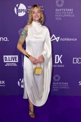 18.06.2026, Olga Löffler (Influencerin) auf dem Purple Carpet bei den Verleihung des DUFTSTARS Award in den Rheinterrassen Düsseldorf. Der Deutscher Parfumpreis DUFTSTARS 2026 zählen zu den renommiertesten Beautyawards und Duft-Awards Deutschlands. Nordrhein-Westfalen Deutschland *** June 18, 2026, Olga Löffler, influencer, on the Purple Carpet at the DUFTSTARS Awards ceremony at the Rheinterrassen in Düsseldorf. The German perfume award DUFTSTARS 2026 is one of the most prestigious beauty and fragrance awards in Germany, North Rhine-Westphalia, Germany,detected_source_language