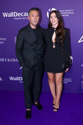 18.06.2026, Dashi Krasnici mit Schwiegertochter Eleta Krasnici auf dem Purple Carpet bei den Verleihung des DUFTSTARS Award in den Rheinterrassen Düsseldorf. Der Deutscher Parfumpreis DUFTSTARS 2026 zählen zu den renommiertesten Beautyawards und Duft-Awards Deutschlands. Nordrhein-Westfalen Deutschland *** June 18, 2026, Dashi Krasnici with his daughter-in-law Eleta Krasnici on the Purple Carpet at the DUFTSTARS Awards ceremony at the Rheinterrassen in Düsseldorf. The German perfume award DUFTSTARS 2026 is one of the most prestigious beauty and fragrance awards in Germany, North Rhine-Westphalia, Germany,detected_source_language