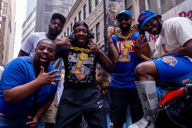 News Bilder des Tages June 18, 2026, New York, New York, USA: New York Knicks fans flood lower Manhattan for a chance to catch a glimpse of the NBA Champions as they make their way up Broadway towards City Hall. New York USA - ZUMAp288 20260618_znp_p288_001 Copyright: xSyndixPilarx