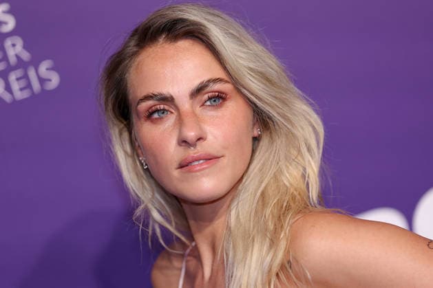18.06.2026, Sarah Mangione (Schauspielerin und Fernsehmoderatorin) auf dem Purple Carpet bei den Verleihung des DUFTSTARS Award in den Rheinterrassen Düsseldorf. Der Deutscher Parfumpreis DUFTSTARS 2026 zählen zu den renommiertesten Beautyawards und Duft-Awards Deutschlands. Nordrhein-Westfalen Deutschland *** June 18, 2026, Sarah Mangione, actress and TV host, on the Purple Carpet at the DUFTSTARS Awards ceremony at the Rheinterrassen in Düsseldorf. The German perfume award DUFTSTARS 2026 is one of the most prestigious beauty and fragrance awards in Germany, North Rhine-Westphalia, Germany,detected_source_language