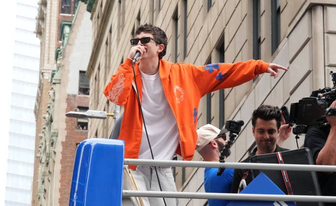News Bilder des Tages June 18, 2026, New York, Ny, USA: TIMOTHEE CHALAMET on a float at the New York Knicks Championship Parade,.Lower Broadway, Canyon of Heroes, NYC.June 18, 2026. . The New York Knicks Championship Parade,.Lower Broadway, NYC.June 18, 2026. New York USA  - ZUMAms4_ 20260618_faf_ms4_006 Copyright: xSoniaxMoskowitzxGordonx